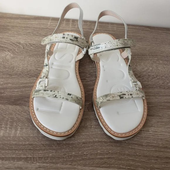 Louise et Cie Eira strappy sandals python 6 nwt - Picture 2 of 4